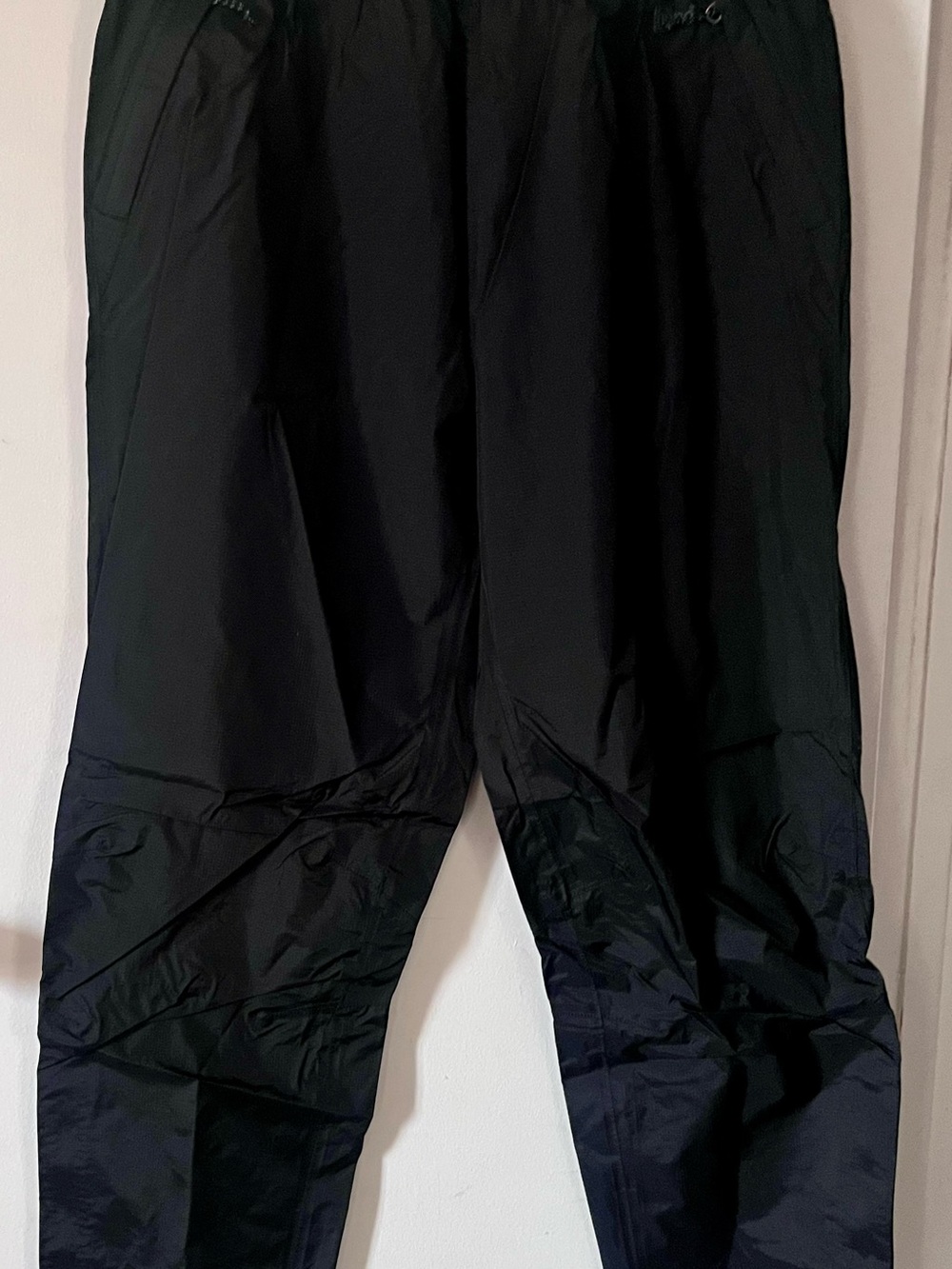 Patagonia Black Men's Waterproof pants with Zip Pockets